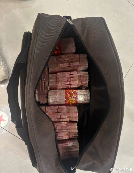 【#洗车店老板捡40万归还拒收酬谢#】40多万元现金，相信无论对谁来说，都不是一