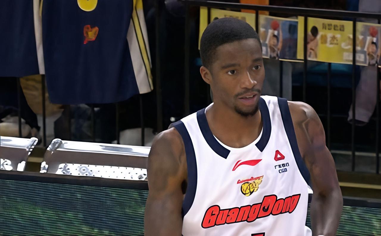 广东东阳光这赛季队签了萨姆纳，山西队将在与广东队相遇时，”闹他”会变成”闹己”。