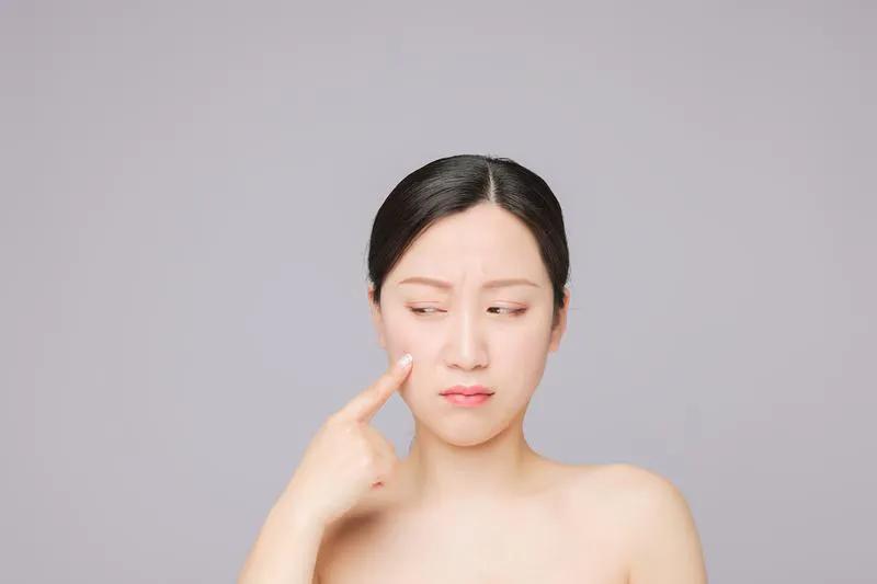 《青春痘的克星》二十多年前，我上初中时，青春痘肆虐得尤为猛烈，尝试了诸多药物