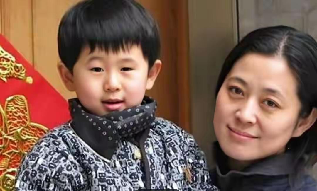 钱再多有什么用！未婚未育的虎子，成66岁倪萍最操心的事倪萍当年为了儿子虎