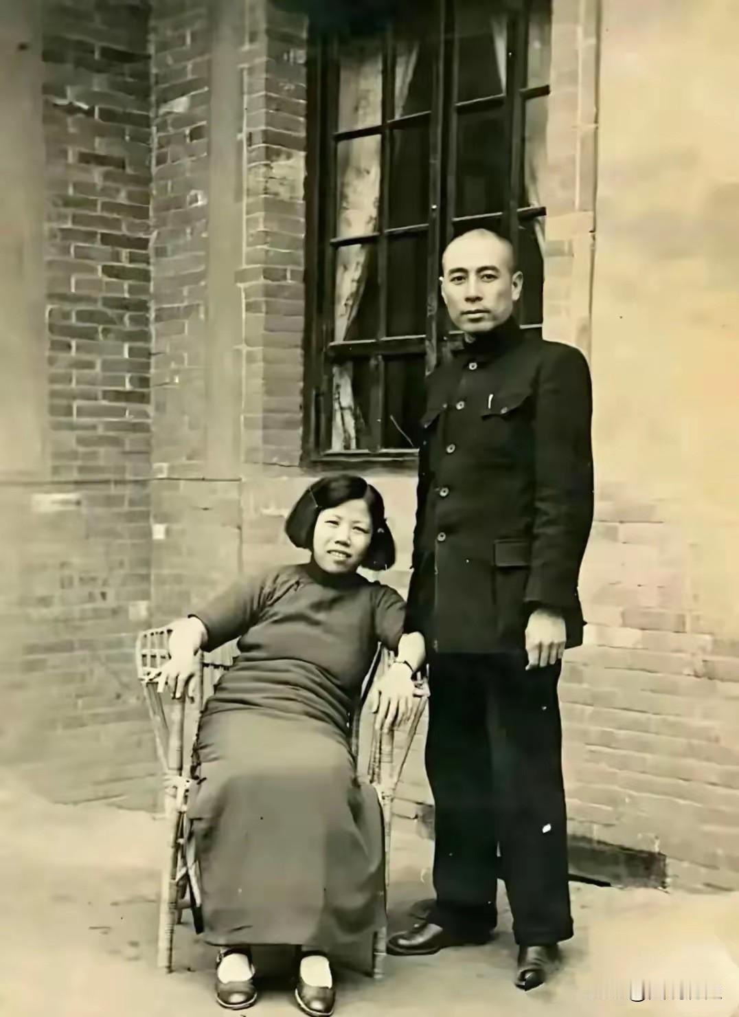 我感觉她是世上最幸福的女人她有一个疼她爱她的的老公，而且老公又那么的帅气，关