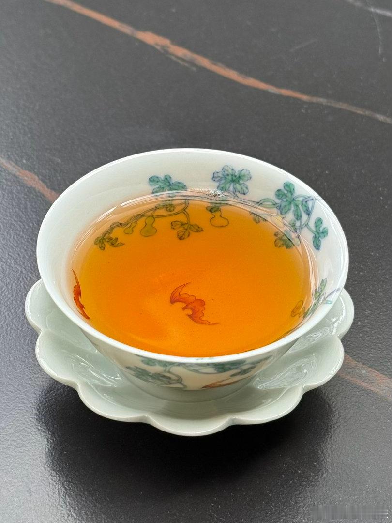 港仓湿仓，茶叶堆在地下室，还要泼水，堆子中心茶叶的温度如果低于40度，属于高湿低
