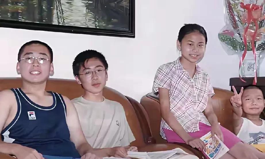 许敏有钱了，日子过的很精彩，为什么还纠着过去不放呢？看到了许敏发的文案，表达了