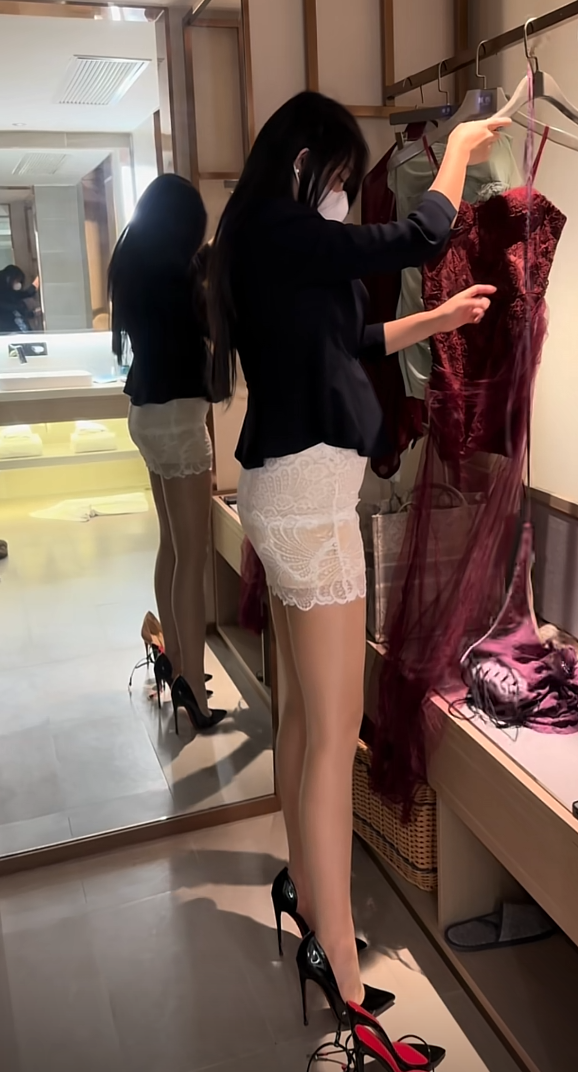 老婆又开始收拾这一堆衣服开了