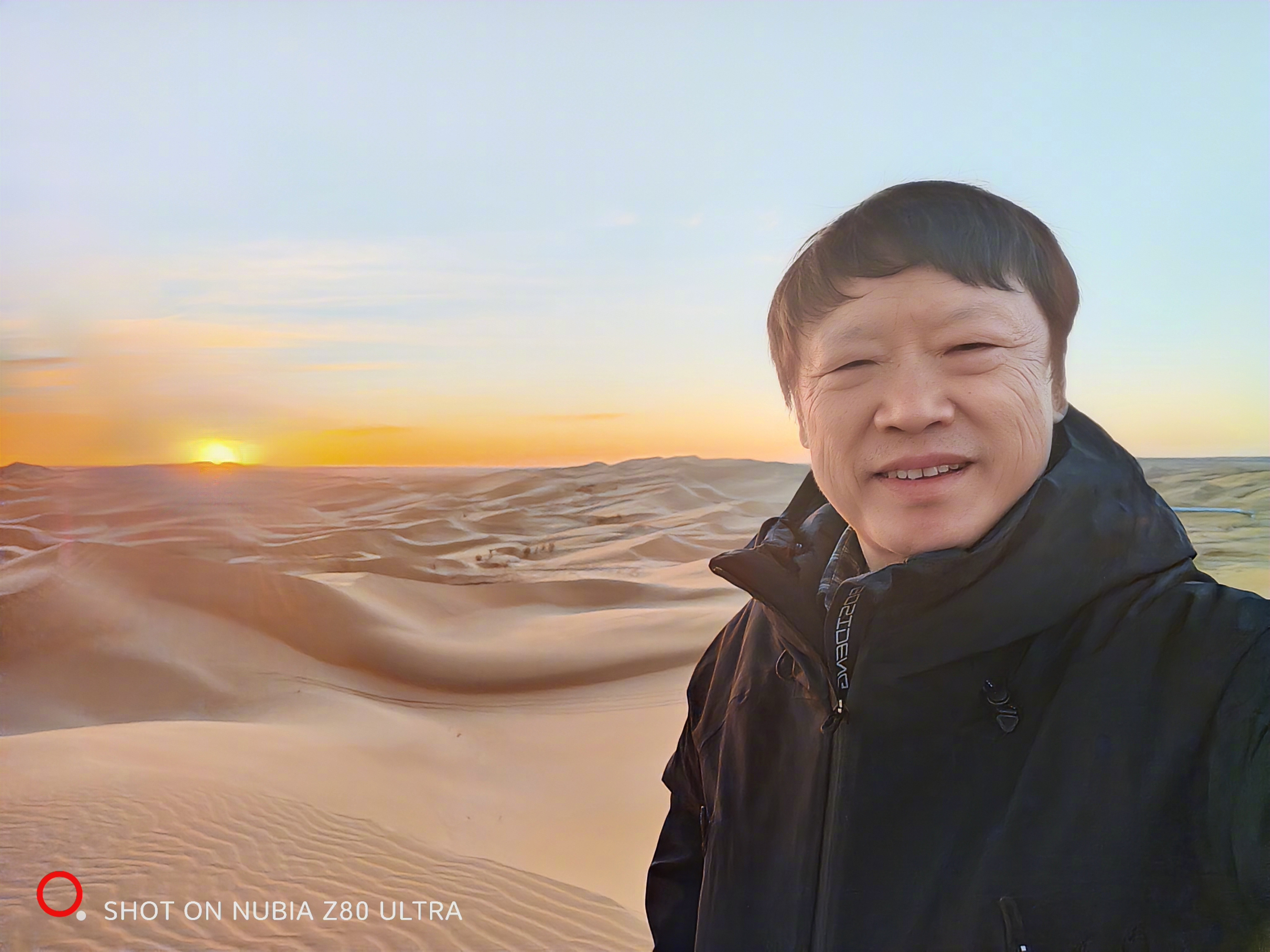 恍惚之间，我分不清这是日出还是日落，是在阴山之南还是阴山之北。沙漠中的风在诉说：