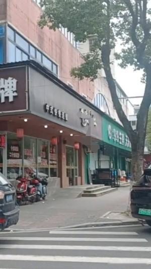 三线小城，一线物价！吃个快餐30块，还没吃好三线小城市，一线城市的物价。