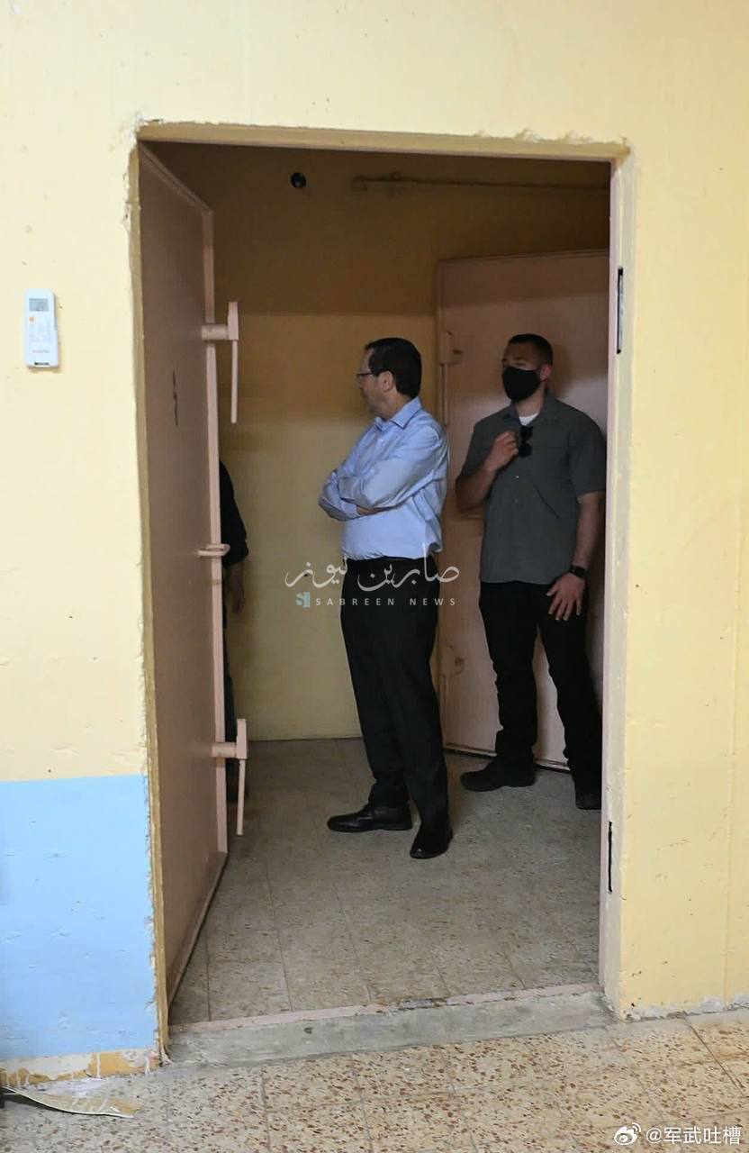 兄弟们，真主党最近的攻势也是挺猛的！在真主党发射多枚火箭后，以色列总统赫尔佐格被