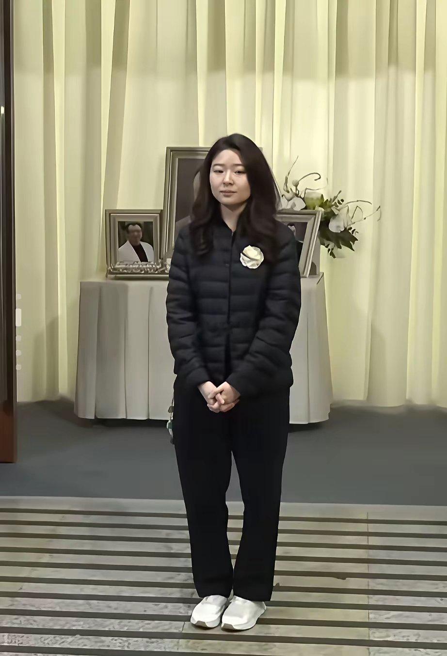 当我许绍雄追悼会上看到他的女儿后，我突然理解为什么老一辈人都劝这一辈年轻人要多生