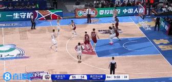 胡金秋的三分！中！中！中！[鼓掌][鼓掌][鼓掌][赞][赞][赞]大秋连进三