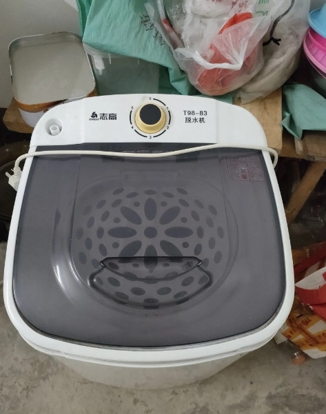 婆婆中午吃饭时，说到一起保洁的68岁老大爷去世了，有人劝她多玩，多休息，不然人哪