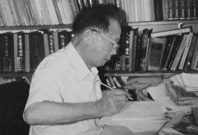 1962年，胡适在中研院猝死。闻听噩耗，徐复观久久不能平静。他在当天晚上，便写了