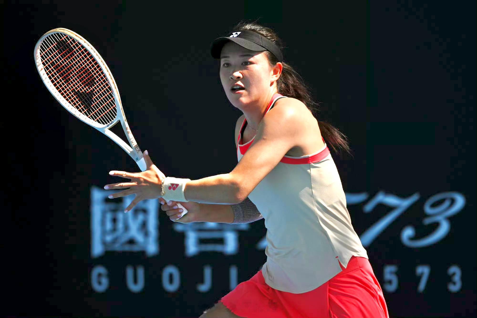 新加坡WTA250资格赛决胜轮朱琳🇨🇳在6-4/3-6/0-2落后约因特🇦