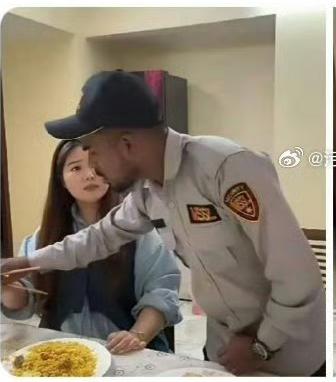 一中国女子吐槽，随老公远嫁到印度生活，却因为满世界找筷子吃饭被老公嫌弃，强制要她