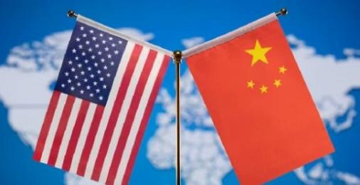 美国一直盯着中国手里的美债，期望中国能大量抛售，但中国并没有照他们预期行动。相反