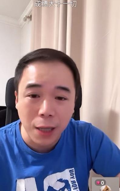 上海申花知名球迷申蓝蓝蓝表示他现在不会买申花的周边产品。他的理由很简单，申花球迷