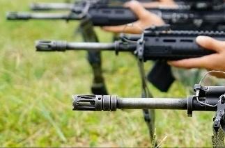 步兵分队正在进行步枪卧姿设计训练，不知道大家有没有发现，基层部队使用的191步枪