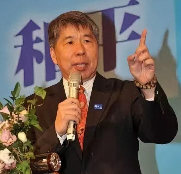 北京香山论坛，张亚中是本次唯一获邀上台发言的台湾学者。他刚开口就亮明态度："我