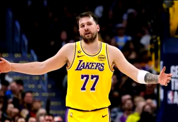 东契奇3号伤的，首轮第三场能回来吗下周五（24号）就刚满三周恢复期，这时候估