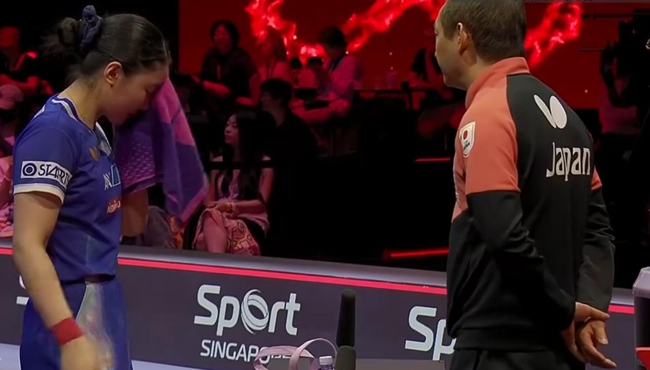 张本美和不装了，日本人要破大防了！归化选手张本美和与王曼昱的比赛，暂停制定战术