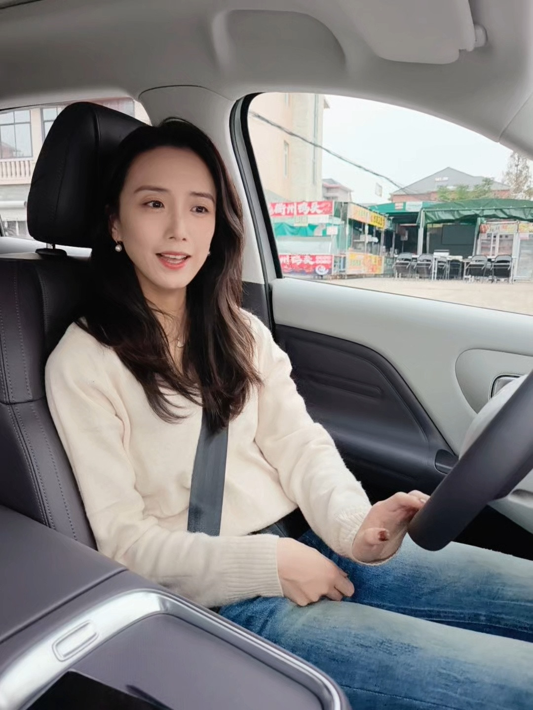 今天长这样，朋友们快在线给我选个号，终于给我的零跑B10去上牌啦，过两天得去做首