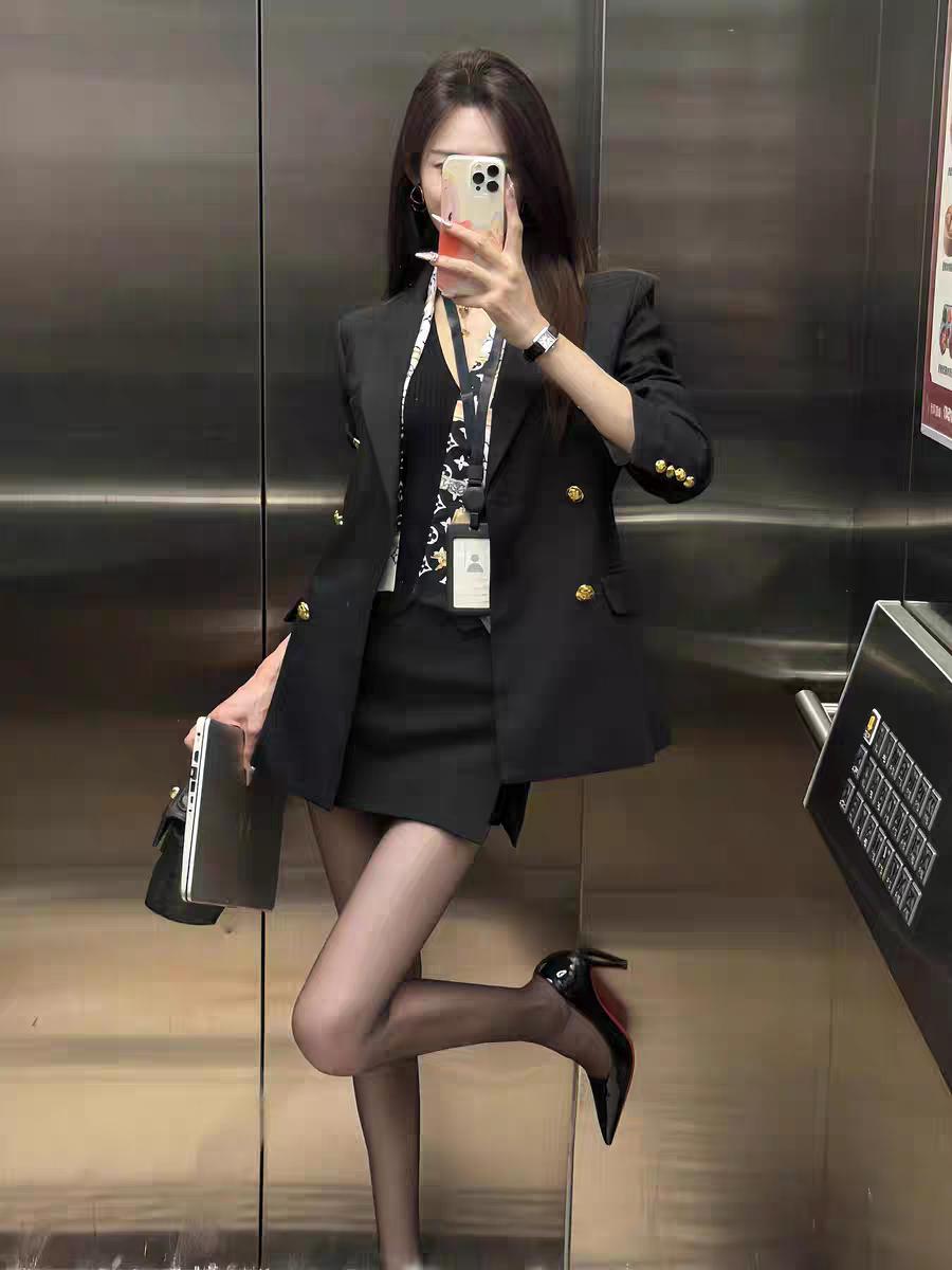 知性律政佳人黑色超显瘦短裙套装。【律政佳人】短裙套装，简直是知性女性的梦中情衣