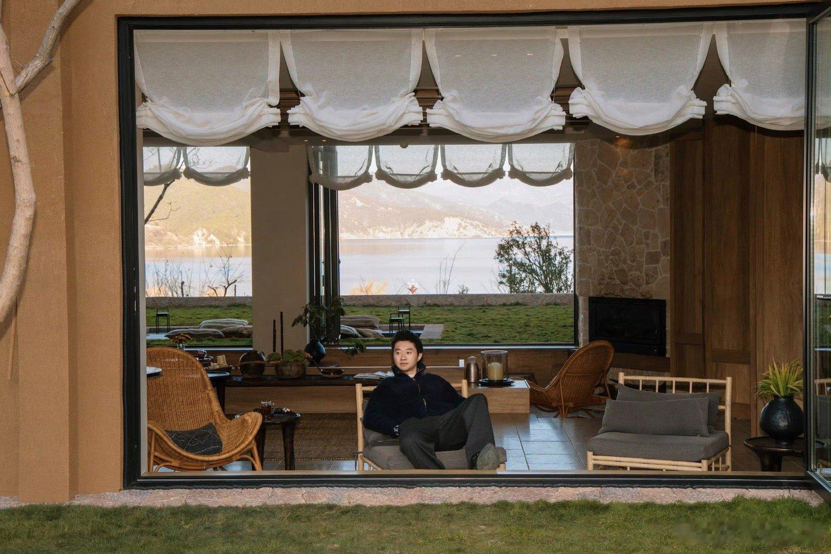 赵子豪分享帅照赵子豪发文：谁还没点帅照了哈哈哈哈哈哈哈哈评论区：这黑猫是挺帅的