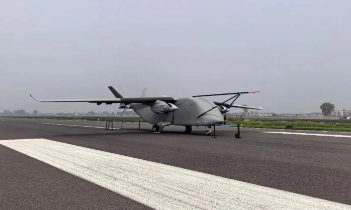 美国还在满世界拉帮结派，咱们却悄悄干了件惊天动地的大事，就在今天，一架7吨级的“