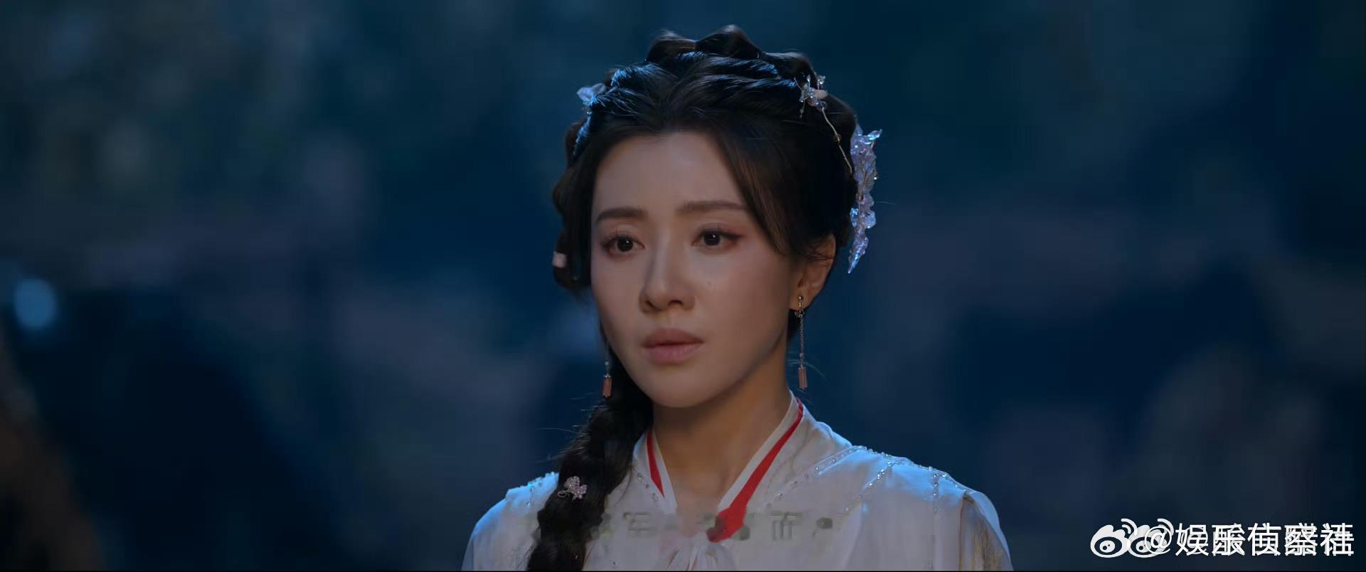 下次给王鹤润好好化妆吧，这看起来比实际年龄大好多～