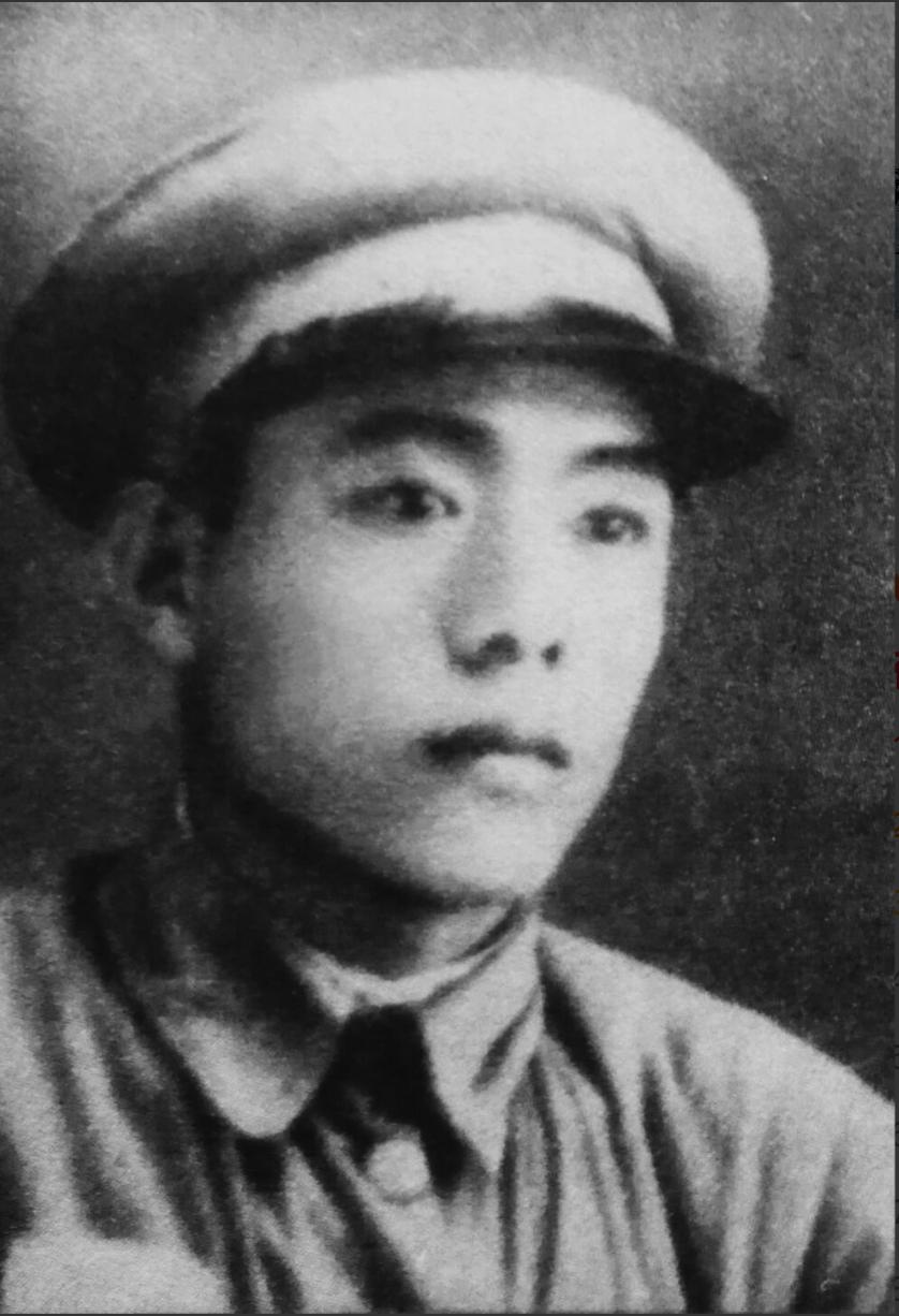 1955年，四野政委翟文清，带妻子回乡省亲。突然，一名姑娘站在他家门口，盘问：“