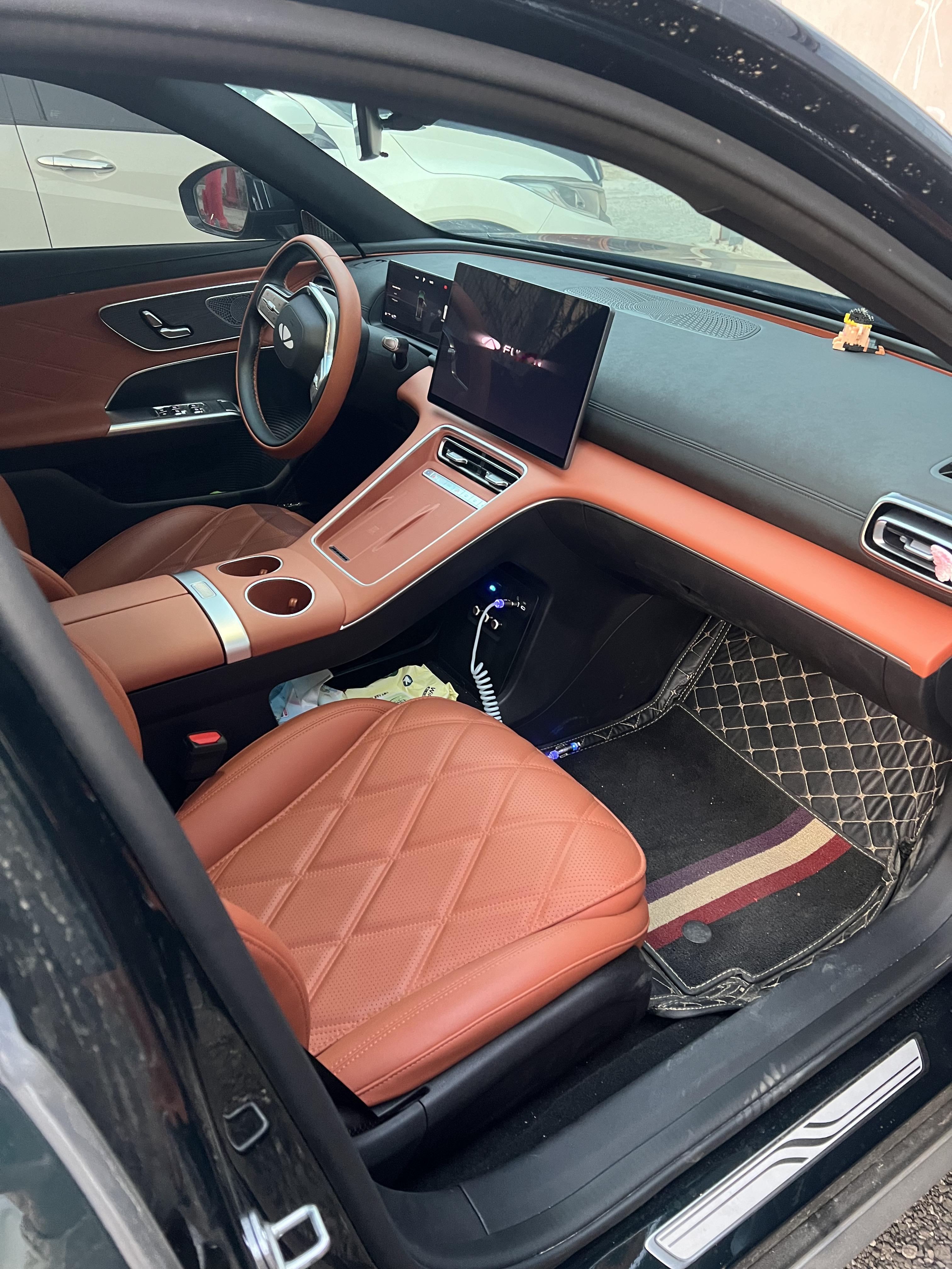 家用插混的全能选手提车风云A9L半年跑了6000多公里，不管是日常通...