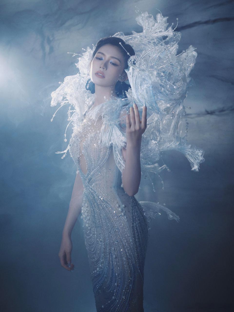 林允这个造型好他泰。