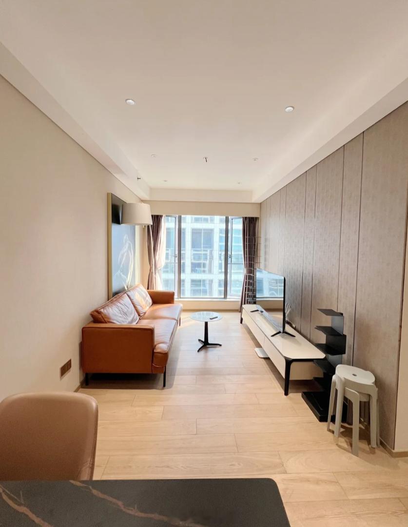 深圳前海70平1房的公寓，租金10000元/月。104平是2房，租金要1500