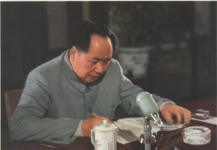 厨师煞费苦心想让毛主席吃鸡，毛主席一口没动：我要吃“长征鸡”“主席，今天厨房备