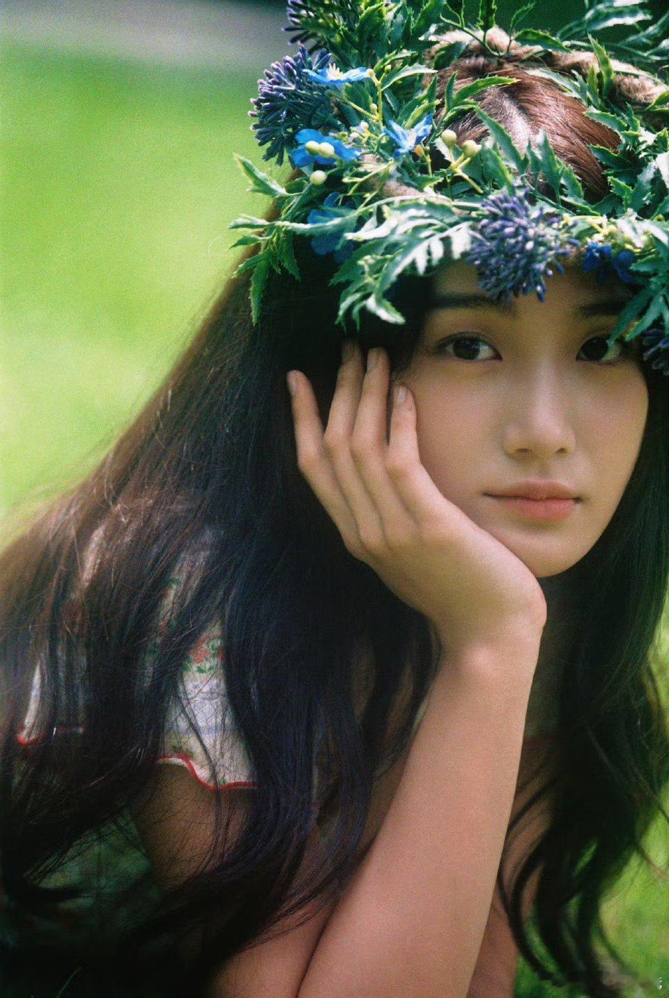 卢昱晓完全就是山野间的小精灵🧚♀️…可以多拍好看的写真嘛