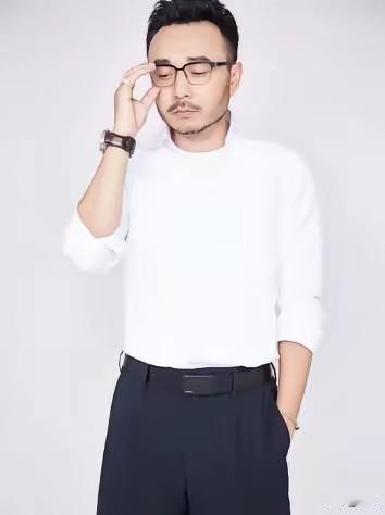 难怪汪涵还在沉默。万万没想到他竟然是电影《监狱来的妈妈》的出品人。要说姚晨说自