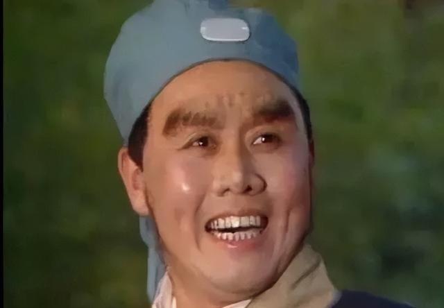 1983年，拍《西游记》中“猪八戒背媳妇”时导演很头疼，饰演“高小姐”的演员魏慧