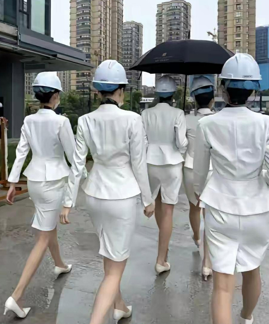 不懂就问，这些美女是哪里上班的