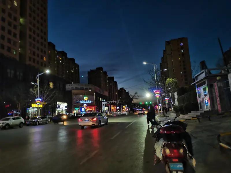 自从当了班主任，我感觉自己老得很快。和同龄人相比，我更是特别自卑。和不当班主
