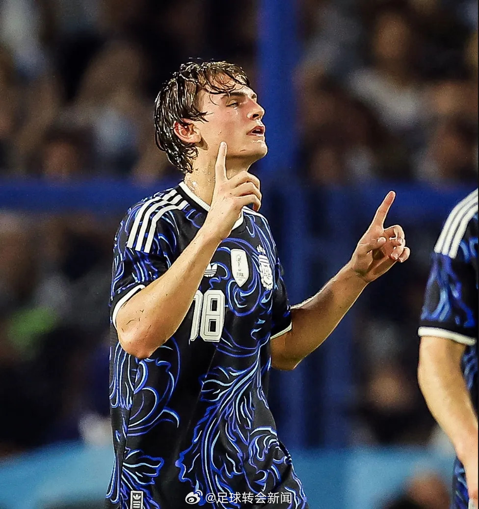 罗马诺发推：皇马完全掌控着帕斯的未来。今年的回购价格为900万欧元，2027年的