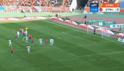 谢文能、克雷桑先后进球，山东开场18分钟就取得了2比0领先辽宁铁人，这场估计又花