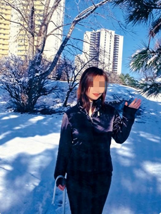2002年，多伦多刺骨寒夜中，19岁中国女孩在公寓停车场遭人割喉身亡！警方悬赏2