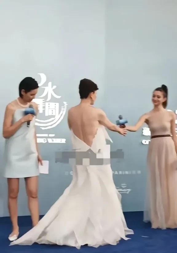 难怪人们常说“什么样的年纪，穿什么样的衣服。”59岁刘嘉玲又给我们上了“这一课