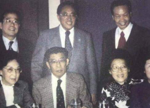 “请给我一个垃圾袋，我想吐。”1986年，我国潜伏在美国长达37年的杰出特工金无