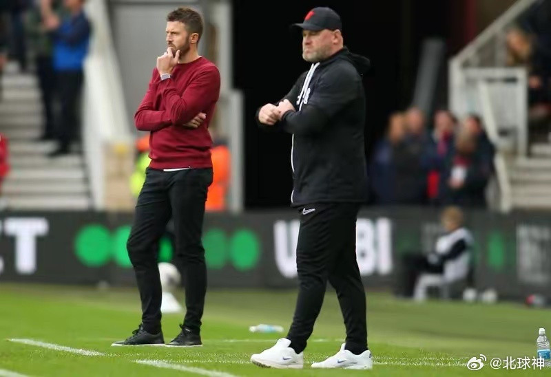 有一说一，卡里克首发不合理，老詹去右边明显没有打中锋好。舍思科应该继续打替补，他