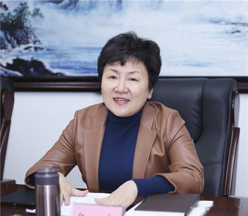 反腐劲风吹巴蜀，同日落马两小虎。绵阳李云前脚刚刚被查，紧接着又落下一重锤，包惠在