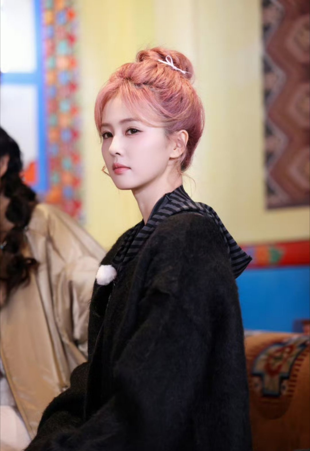 静音都能看出来白鹿在说啥，长的漂亮又聪明，白鹿这样的大美女谁能不喜欢