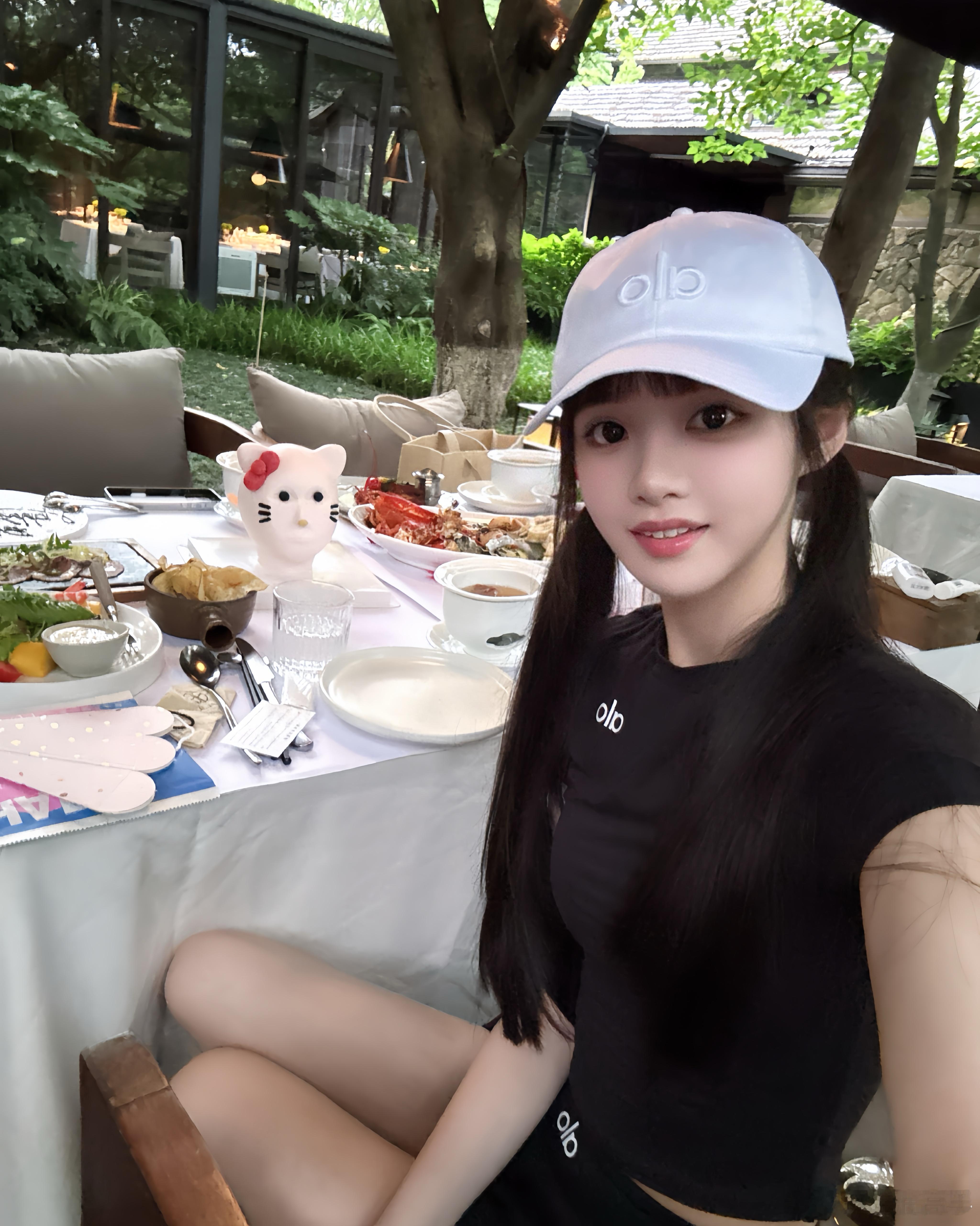 我想买这个臭猫了最近天天路过都去看它老对我卖萌​​​