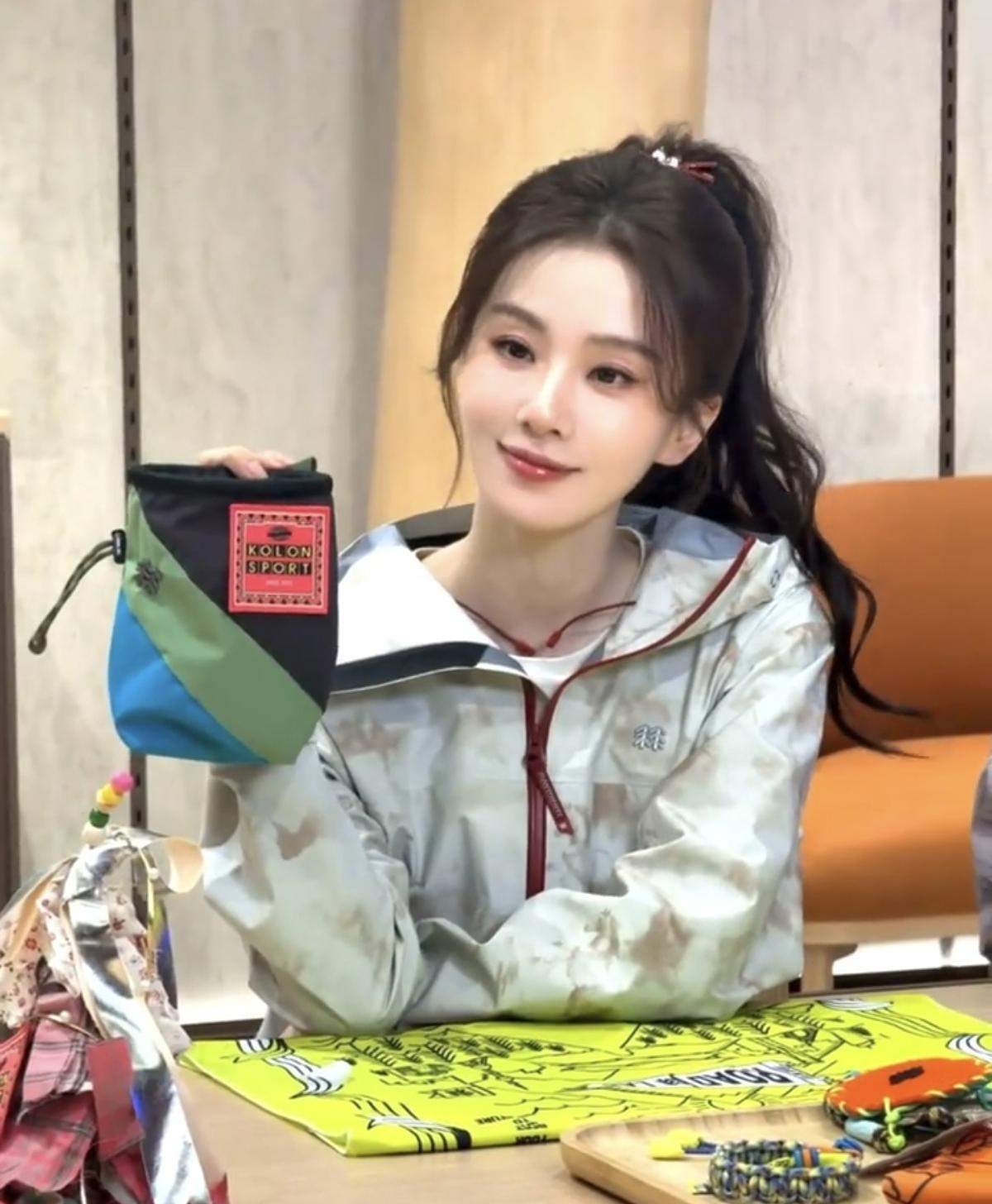 甜酷学姐，青春女大又美又萌又帅气，元气满满[比心]太美了，又白又美好有气