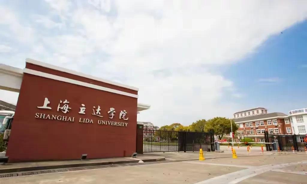 谁说民办大学学费贵就不好录取学生了？还是要看学校在哪里，如果在一线城市还是很受欢