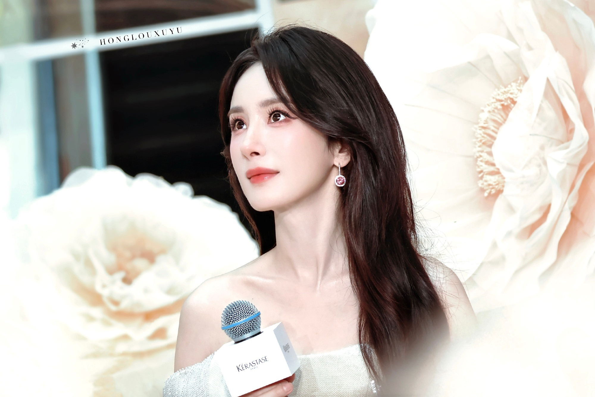 杨幂杨幂李现同班机回国李现叫杨幂单字幂杨幂米兰街头最严厉的母亲杨幂女大学姐杨幂回